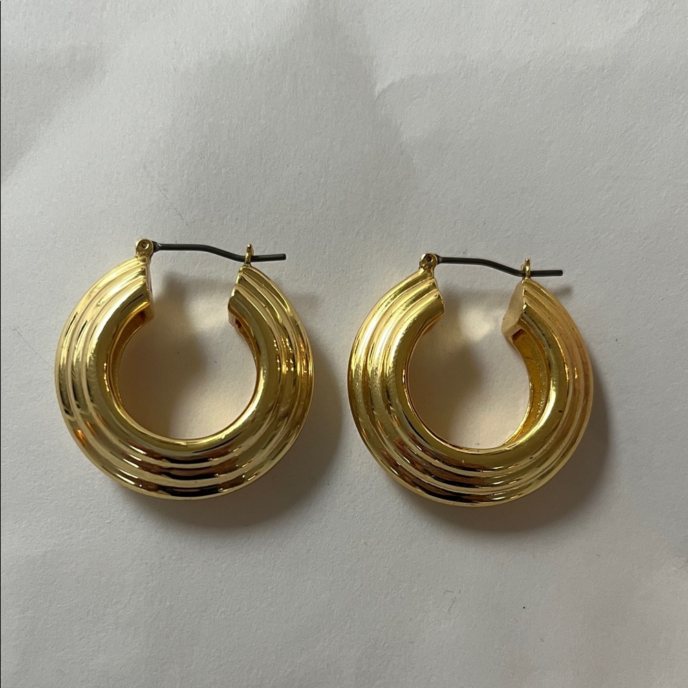 Gold Ribbed Hoop Earrings - Women Jewelry